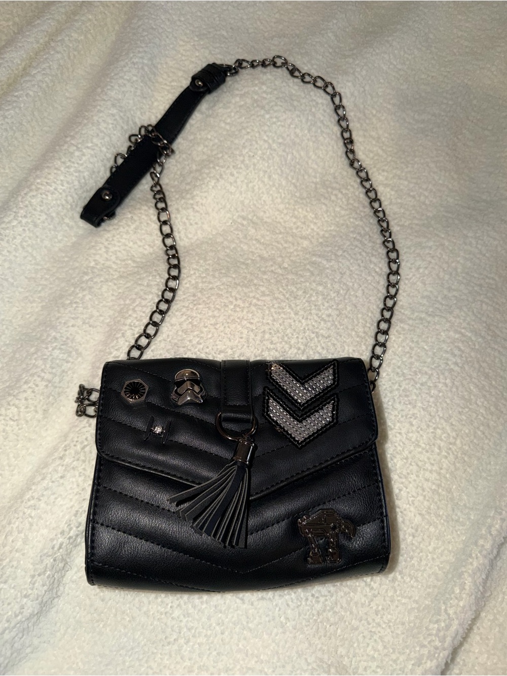 BIOWORLD - Star Wars - Small Black Chain Crossbody Bag with Tassel